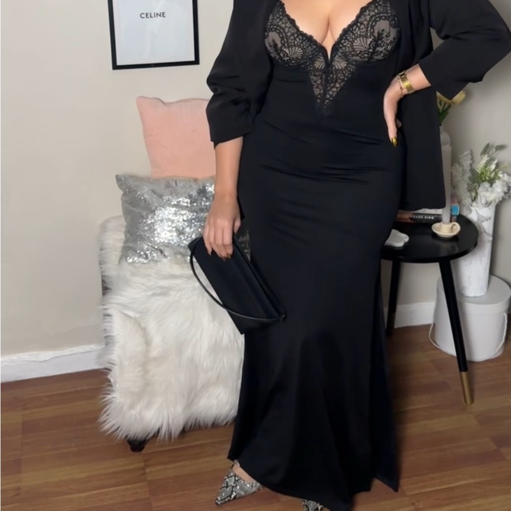 Elegant Black Lace Dress with Build in Shape Wear